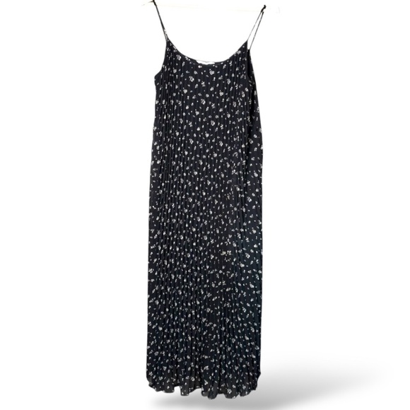 H&M Easy Care Poly Fully Lined & Pleated Throughout Maxi Dress Spaghetti Straps - Picture 3 of 10